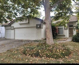 Building Photo - 2930 Mallorca Ln