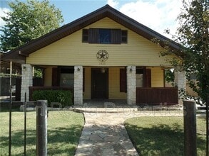 Building Photo - 1925 St Louis Ave