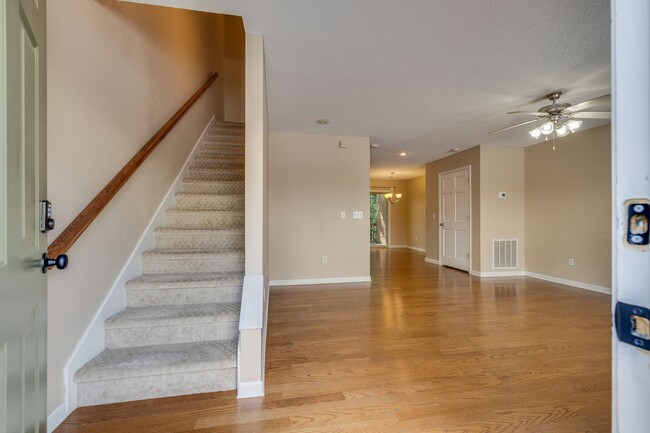 Building Photo - 2 br/ 2.5 bath condo in Johnson City TN