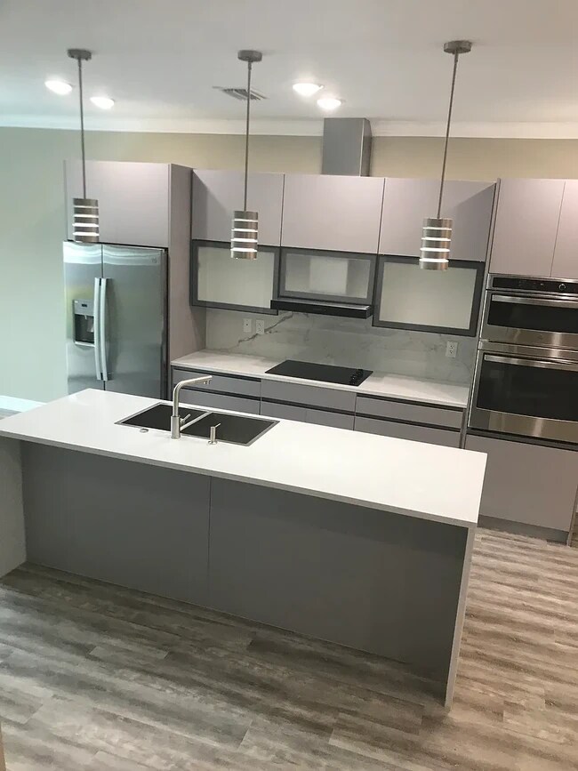 Building Photo - 2033 Greenbriar Ter