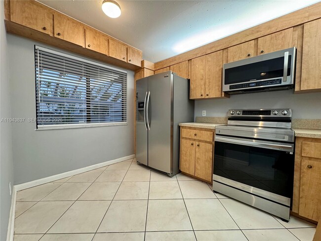 Building Photo - 603 Racquet Club Rd