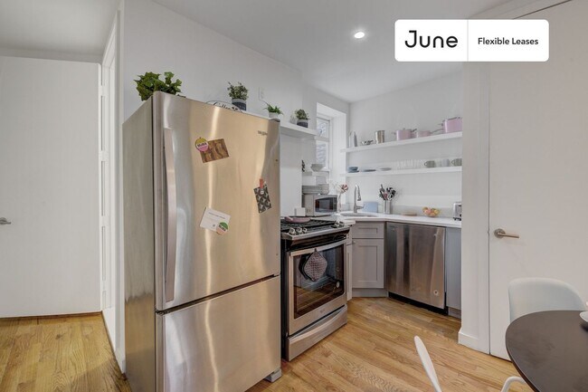 Foto del edificio - Delightful ROOM at The Woodbine House