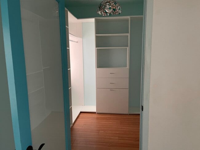 Closet - 1100 38th Ave