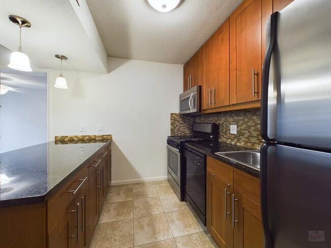 Building Photo - 7685 Northcross Dr