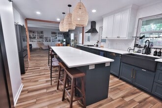 Building Photo - 16322 Southampton Dr