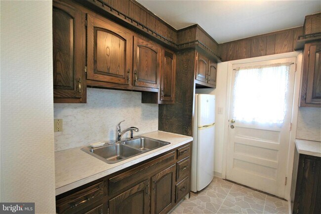 Building Photo - 146 Linden Ln