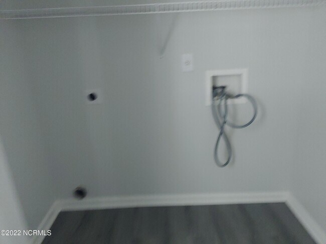 Building Photo - 204 Woodlake Ct