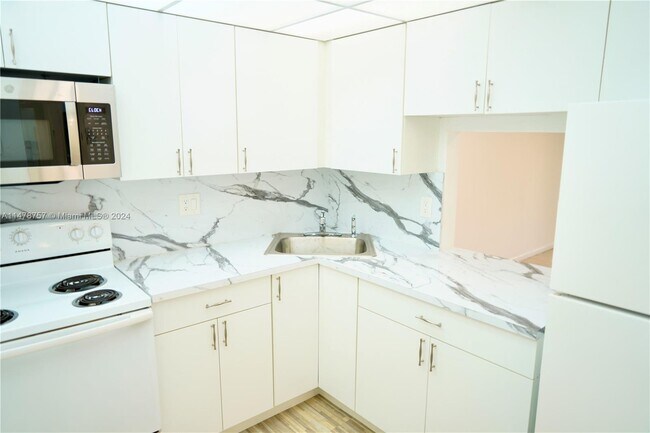 Foto del edificio - 5980 NW 64th Ave