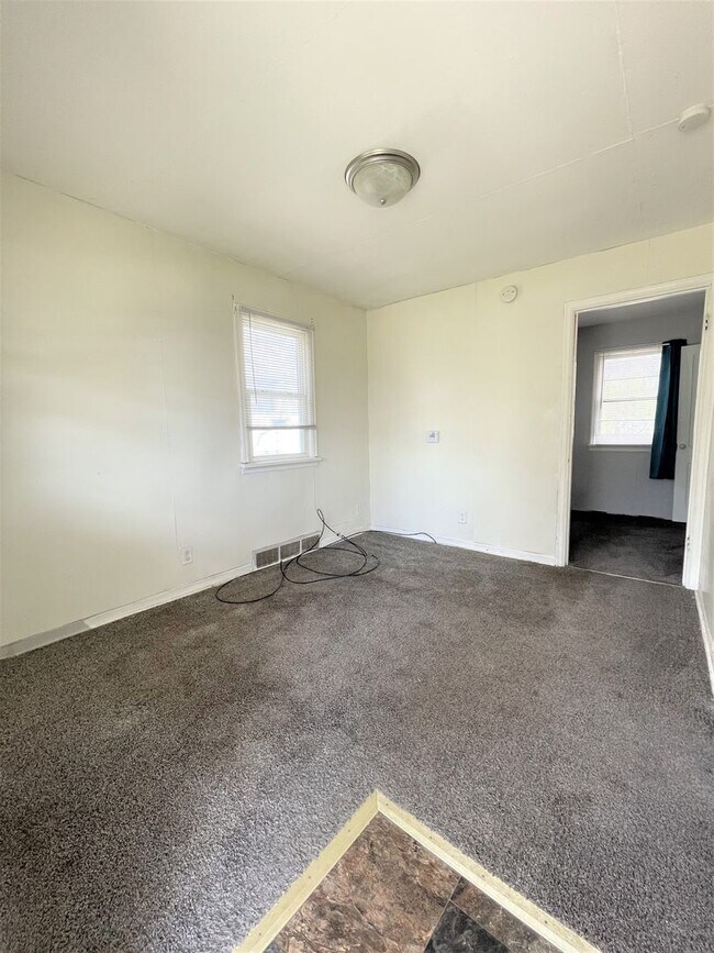 Building Photo - FOR RENT- 202 Janney **PETS OK**