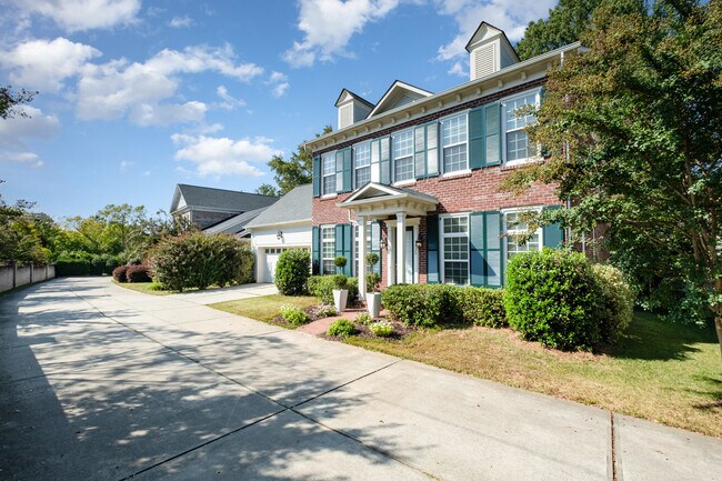 Foto del edificio - 1025 N Sharon Amity Rd