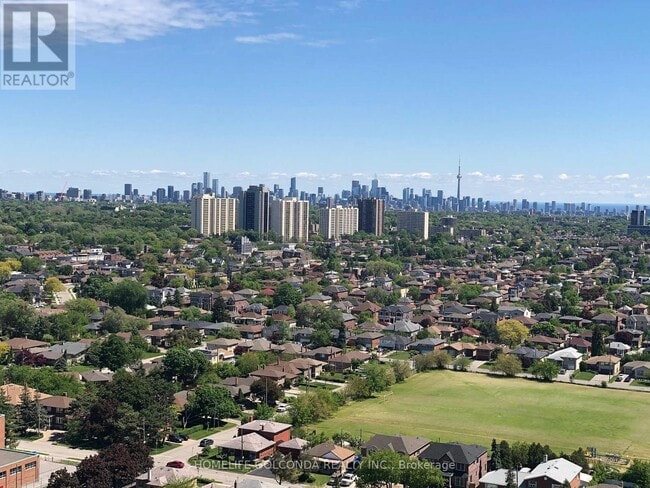 Photo du bâtiment - 830-2830 Lawrence Ave W