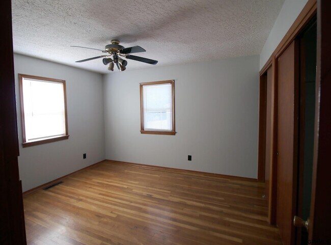 Foto del edificio - 7220 Blue Ridge Dr