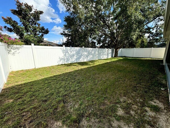 Building Photo - 221 Tower View Dr E