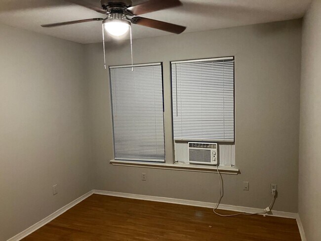 Foto del edificio - 1105 Haynes St