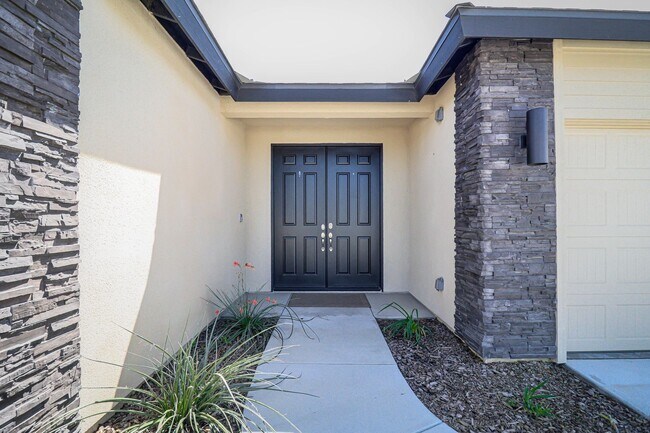 Building Photo - Northwest w/RV Parking 3 bedroom 2 Bath