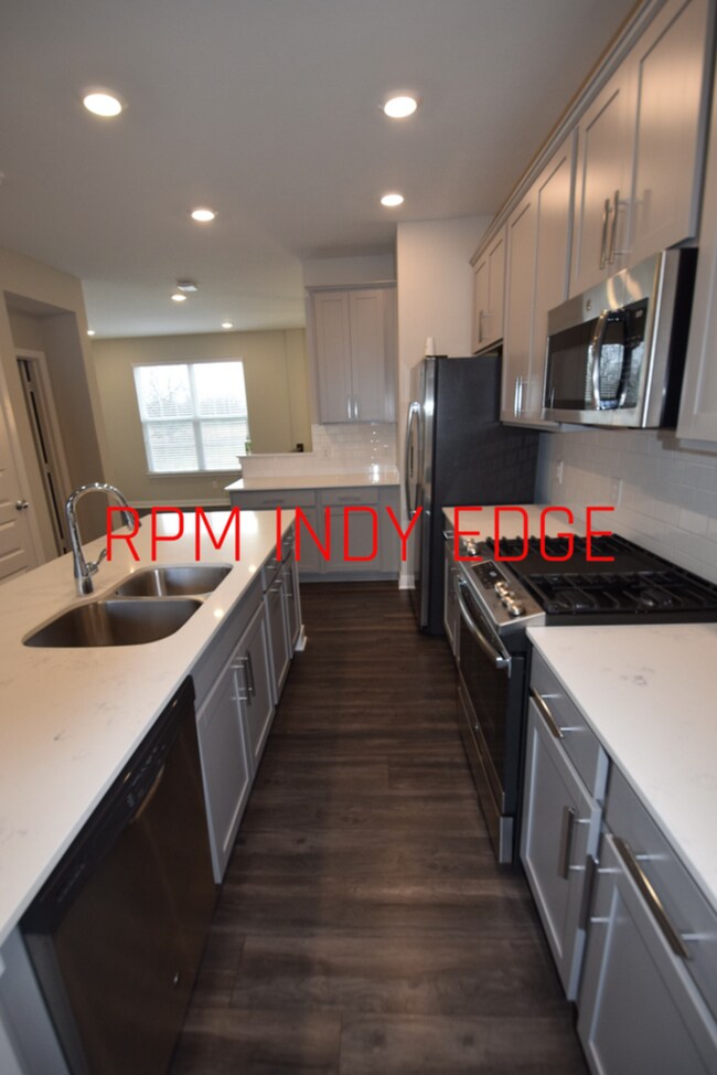 Building Photo - Like New 3 Bed 4 Bath Townhome In Carmel -...