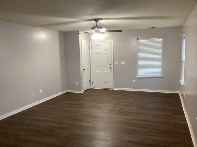 Foto del edificio - 7800 Rabbits Foot Ln