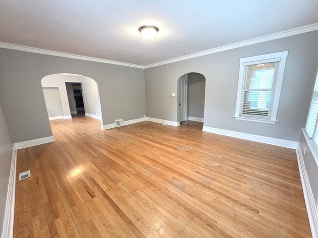 Building Photo - 1029 S Elmwood Ave