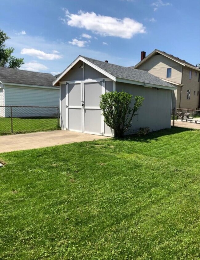 Building Photo - 3627 Tamarack Ave