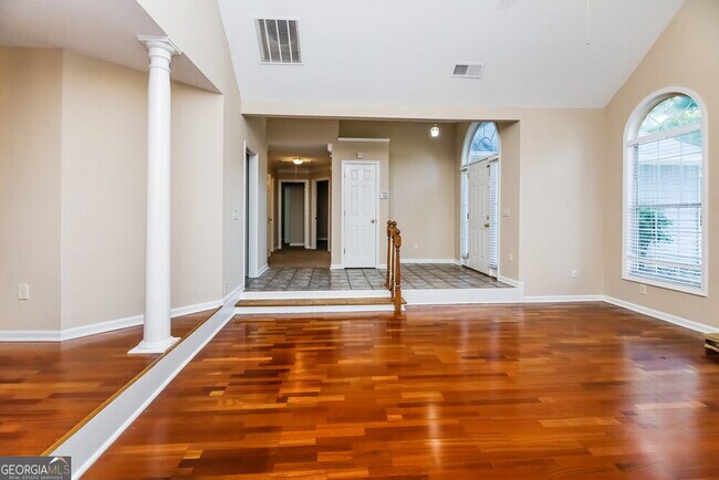 Building Photo - 6857 Robinwood Trail