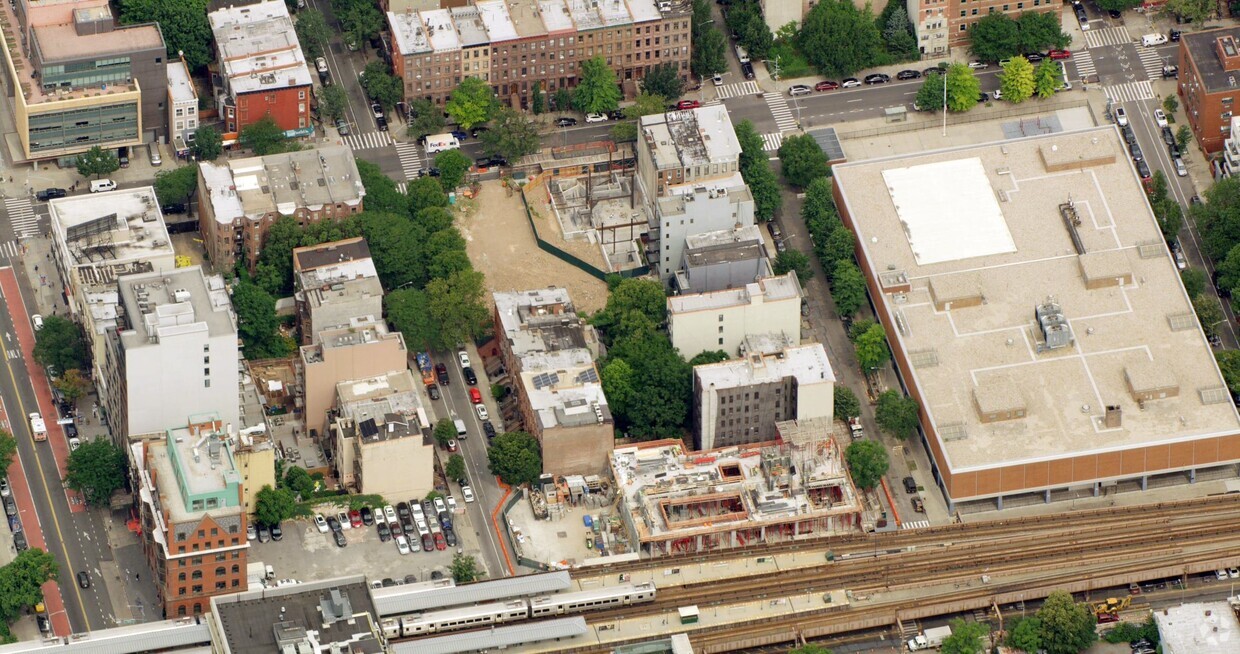 Aerial Photo - 1975 Madison Ave