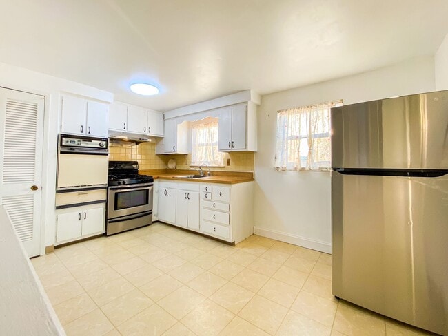 Building Photo - 10223 Selmer Plaza