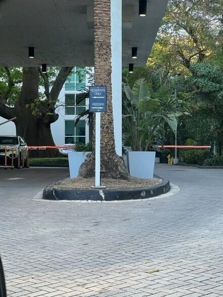 Foto del edificio - 1861 NW S River Dr