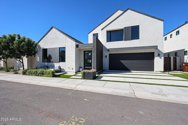 Foto del edificio - 6314 N 10th Dr