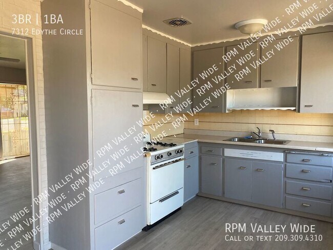 Building Photo - "Move in Special $250 off first month's re...