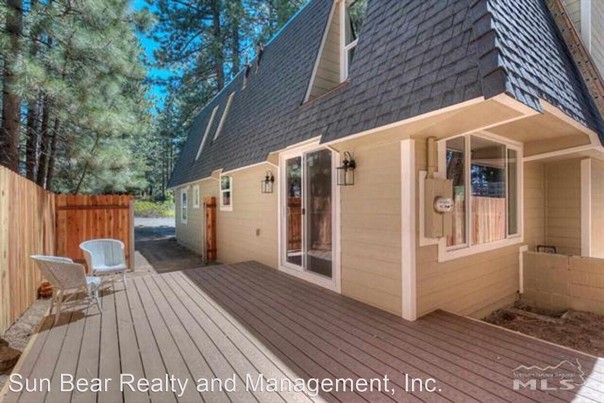 Foto principal - 4 br, 2 bath House - 933 Harold Dr.