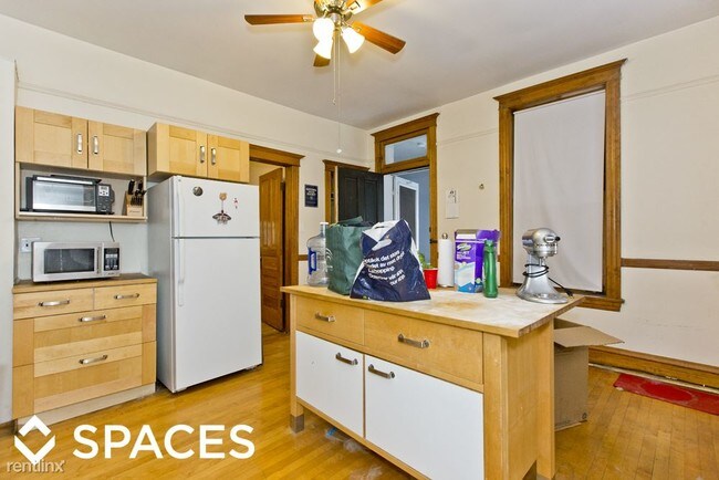 Building Photo - 2317 N Oakley Ave