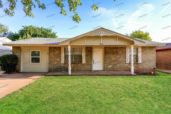 Photo - 335 E Hillcrest Ln (Mustang, OK) House
