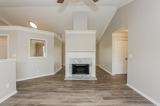 Foto del edificio - 215 Ashland Manor Dr