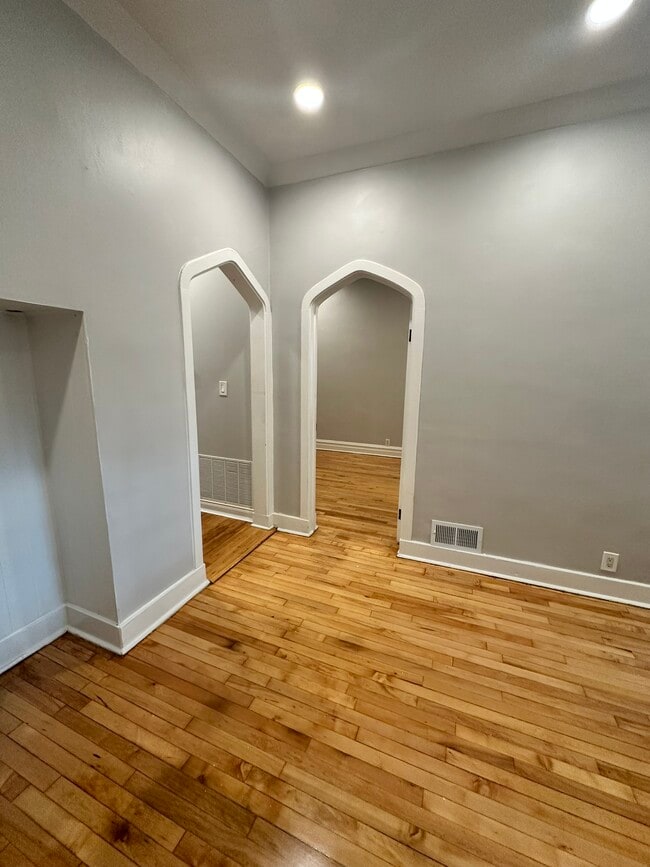 Building Photo - 3255 N Kenneth Ave