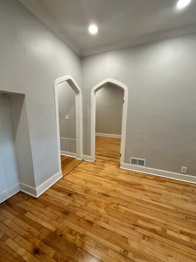 Foto del edificio - 3255 N Kenneth Ave