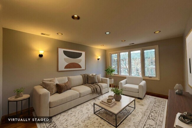 Building Photo - 449 W 37th St