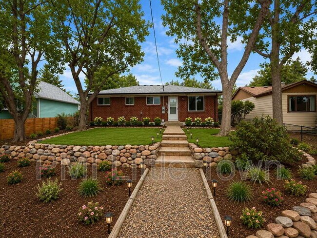 Foto del edificio - 5561 S Cedar St