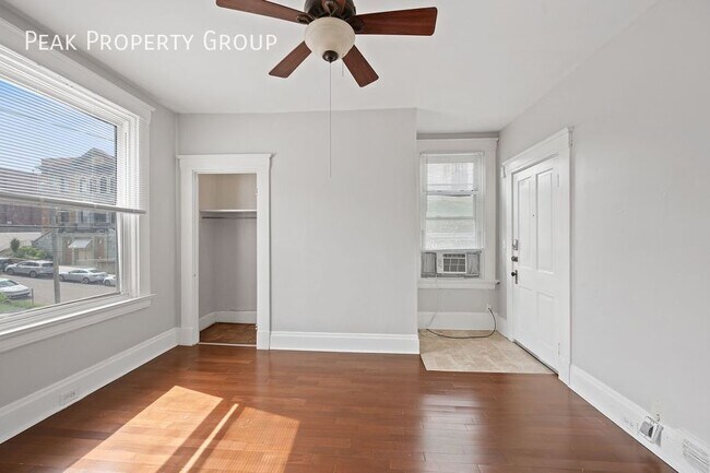 Foto del edificio - 2549 University Ct