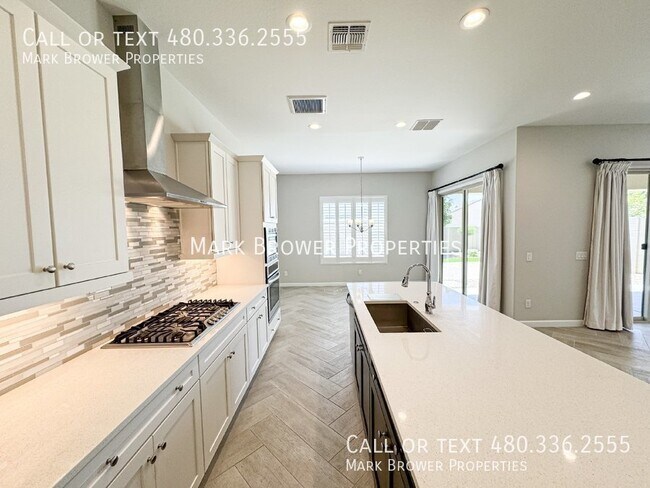 Building Photo - 6641 E Villa Rita Dr
