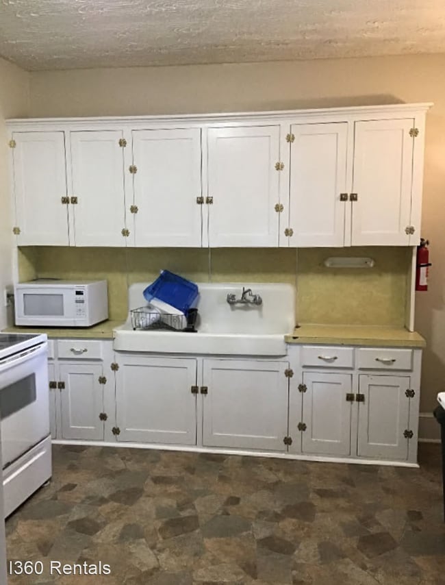 Building Photo - 6 br, 1.5 bath House - 23 N Earl St