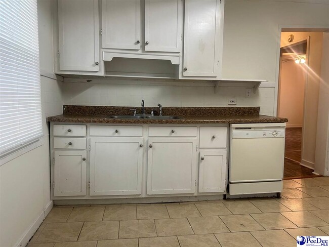 Building Photo - 848 Lynwood Dr