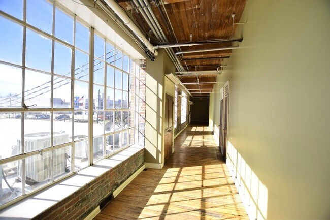 Foto del edificio - 736 Dickies Lofts