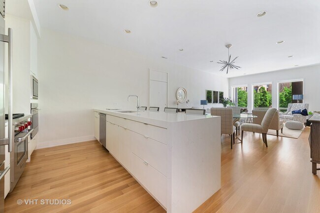 Foto del edificio - 422 W Deming Pl