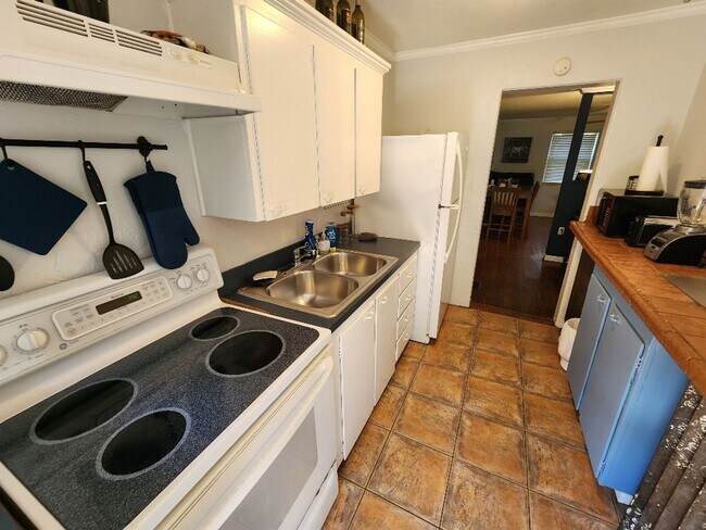 Foto del edificio - Quaint 1 bed 1bath Apartment