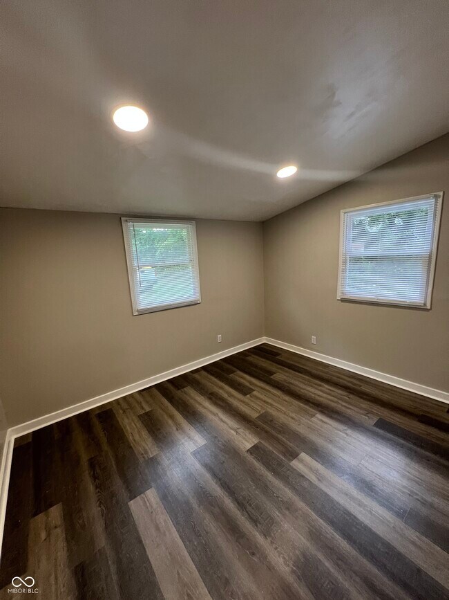 Foto del edificio - 7171 E 48th St