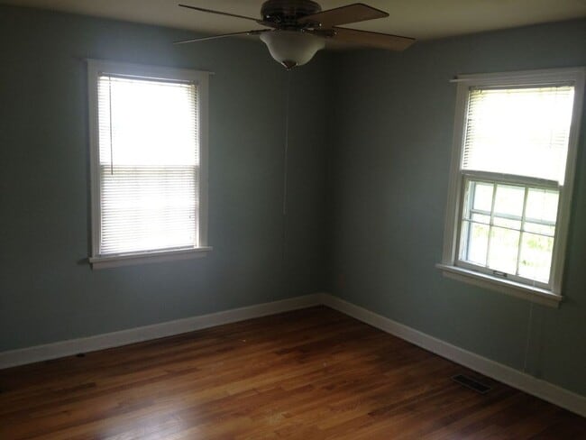 Foto del edificio - CLARKSHILL - 2 Bedroom 1 Bath