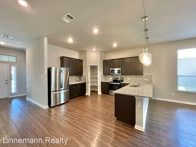 Building Photo - 4 br, 3 bath House - 818 Ross Road