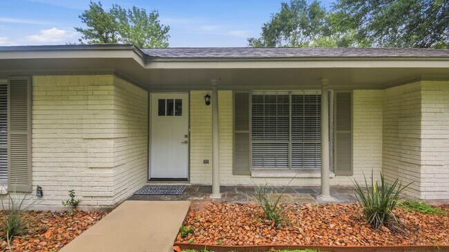 Building Photo - 1511 Sungail Dr