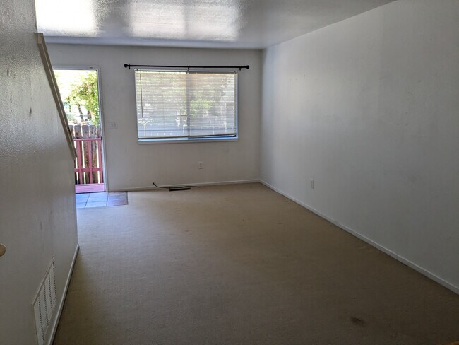 Foto del edificio - 1225 N Sierra St