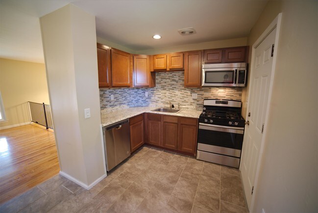 Building Photo - 5218 Ville-Cecelia Ln